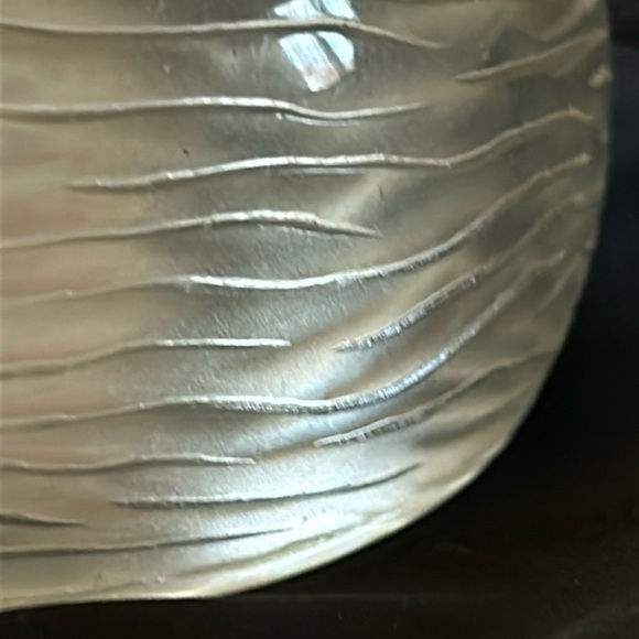 LUCITE BANGLE BRACELET - Picture 4 of 11